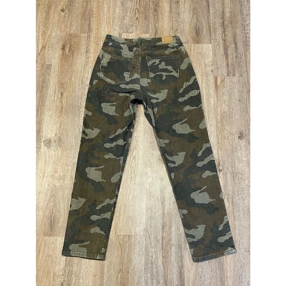 American Eagle Womens Camo Mom Jean Size 26/27 - Picture 2 of 12